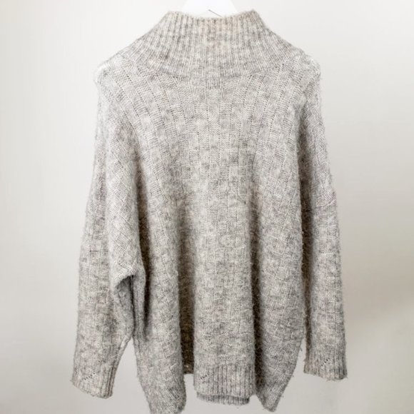 Lyla + Luxe Grey Woven-Textured Turtleneck Sweater - Picture 2 of 5